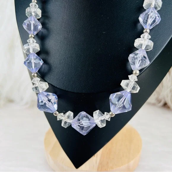 Vintage light weight purple clear beaded necklace - Picture 1 of 8